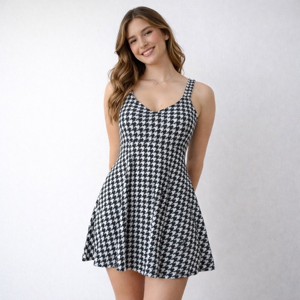 CLEARANCE‎ 3/$15 Shein Houndstooth Black and White Sleeveless Mini Dress Small